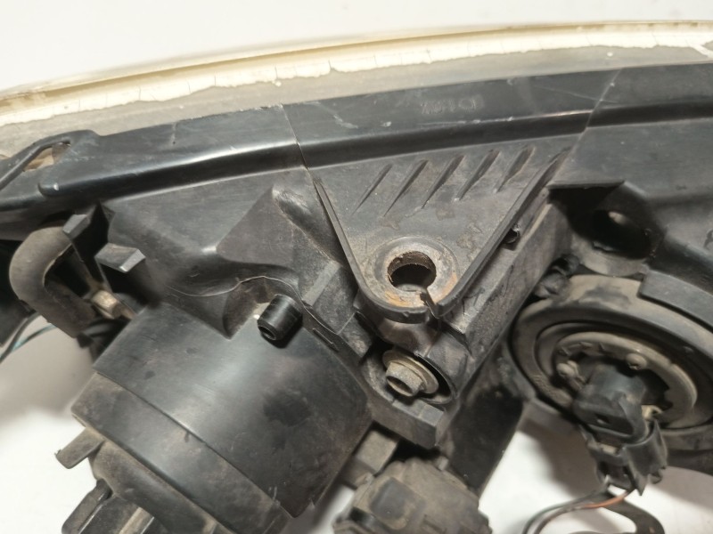 Recambio de faro izquierdo para mazda 3 (bk) 1.6 di turbo referencia OEM IAM 083161131L  