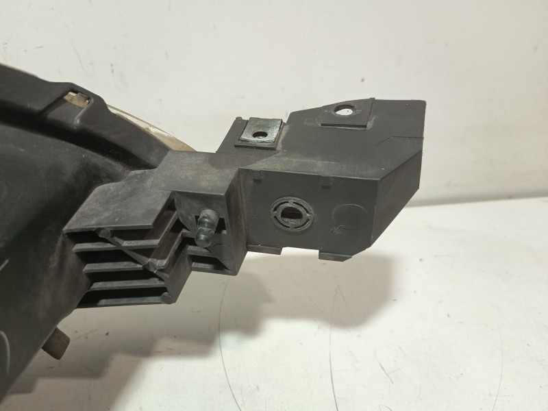 Recambio de faro izquierdo para mazda 3 (bk) 1.6 di turbo referencia OEM IAM 083161131L  