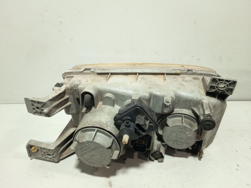 Recambio de faro izquierdo para hyundai trajet (fo) 2.0 referencia OEM IAM 921033A020  