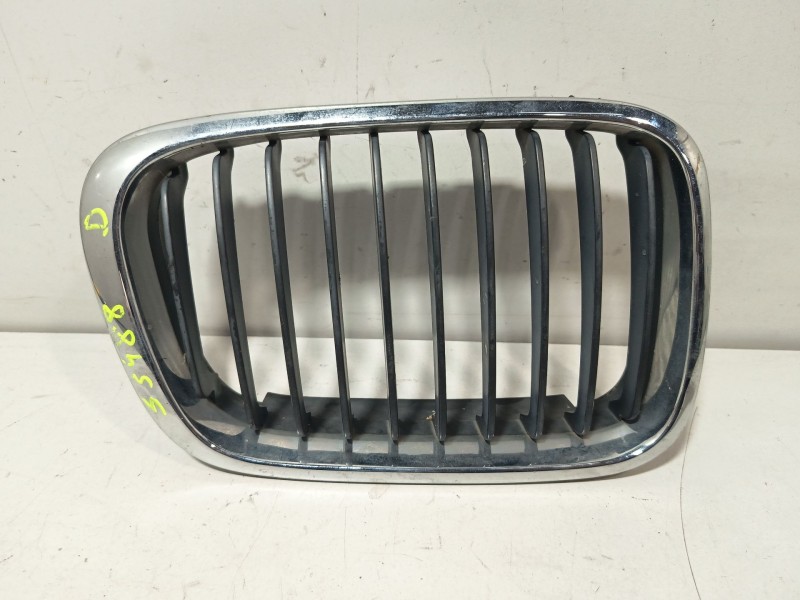 Recambio de rejilla delantera para bmw 3 (e46) 320 d referencia OEM IAM 8195056  
