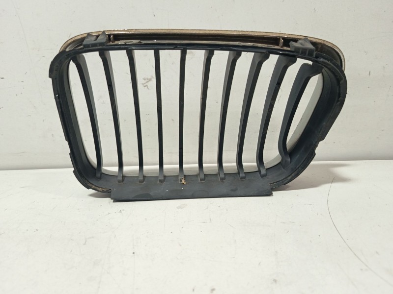Recambio de rejilla delantera para bmw 3 (e46) 320 d referencia OEM IAM 8195056  