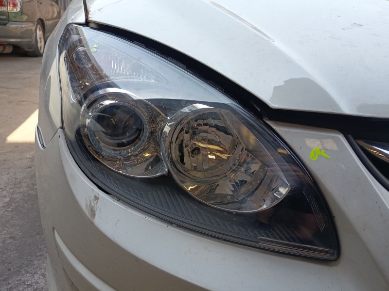 Recambio de faro derecho para hyundai i30 (fd) 1.6 crdi referencia OEM IAM 921022L020  