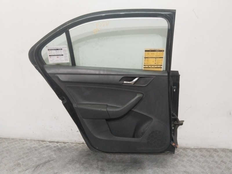Recambio de puerta trasera izquierda para skoda rapid (nh3, nk3, nk6) 1.6 tdi referencia OEM IAM 5JA833055B  