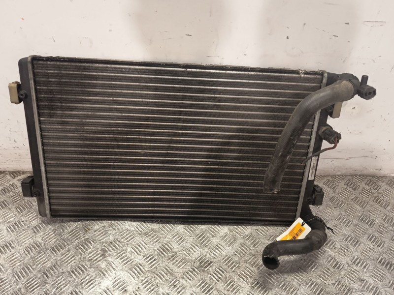 Recambio de radiador agua para volkswagen golf iv (1j1) 1.6 16v referencia OEM IAM 1J0121253N  