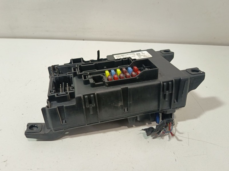 Recambio de caja reles / fusibles para fiat grande punto (199_) 1.3 d multijet referencia OEM IAM 00517817580  
