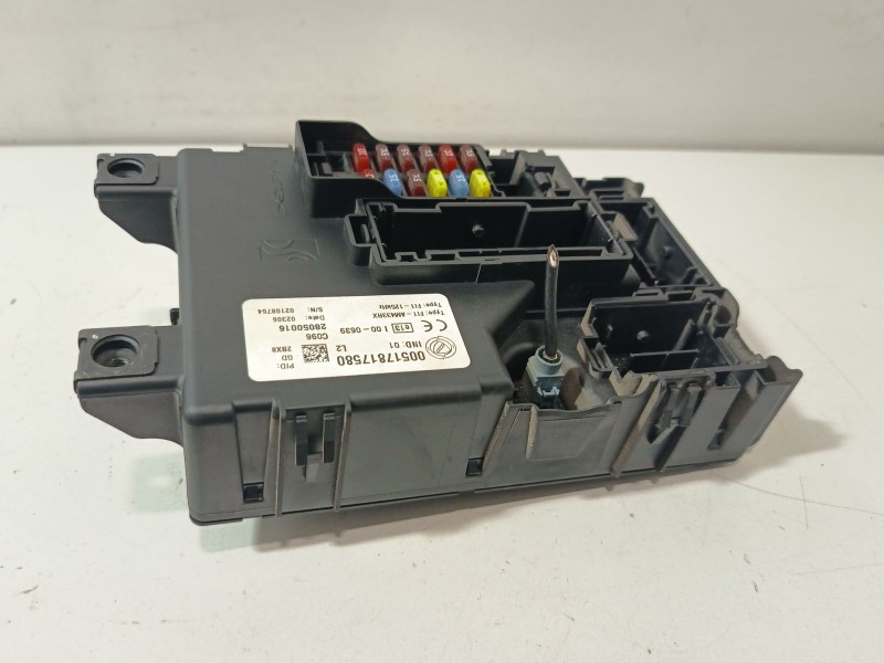 Recambio de caja reles / fusibles para fiat grande punto (199_) 1.3 d multijet referencia OEM IAM 00517817580  