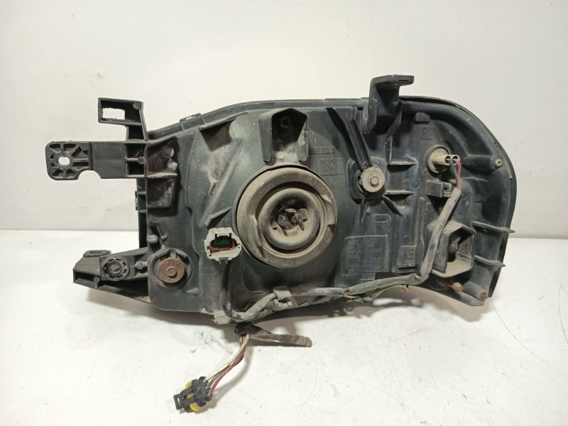 Recambio de faro derecho para nissan np300 pickup (d22) 2.5 dci 4x4 referencia OEM IAM 260252TV2A  
