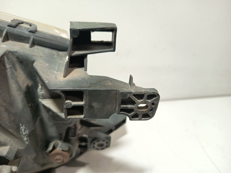 Recambio de faro izquierdo para nissan np300 pickup (d22) 2.5 dci 4x4 referencia OEM IAM 260752TV2A  