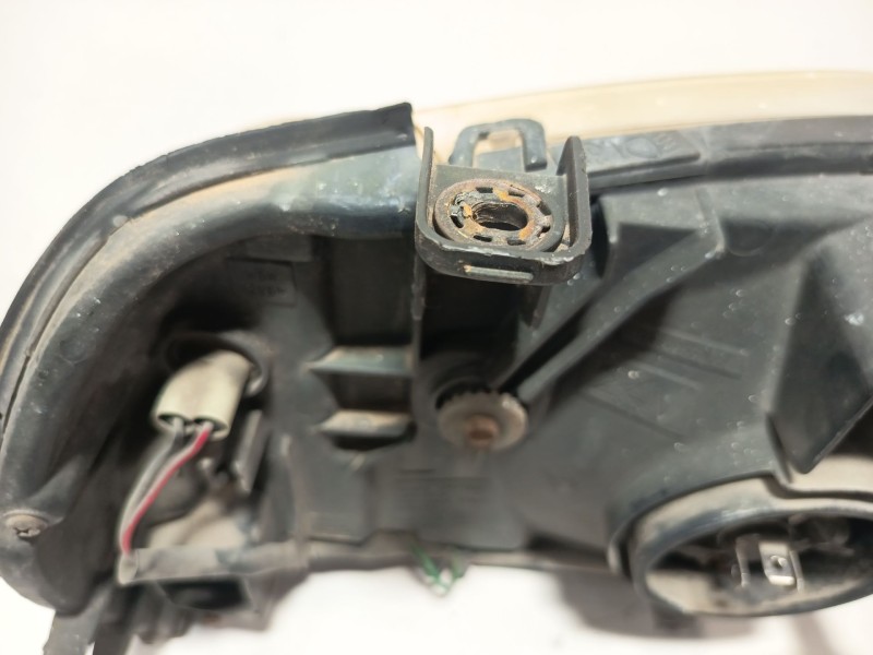 Recambio de faro izquierdo para nissan np300 pickup (d22) 2.5 dci 4x4 referencia OEM IAM 260752TV2A  