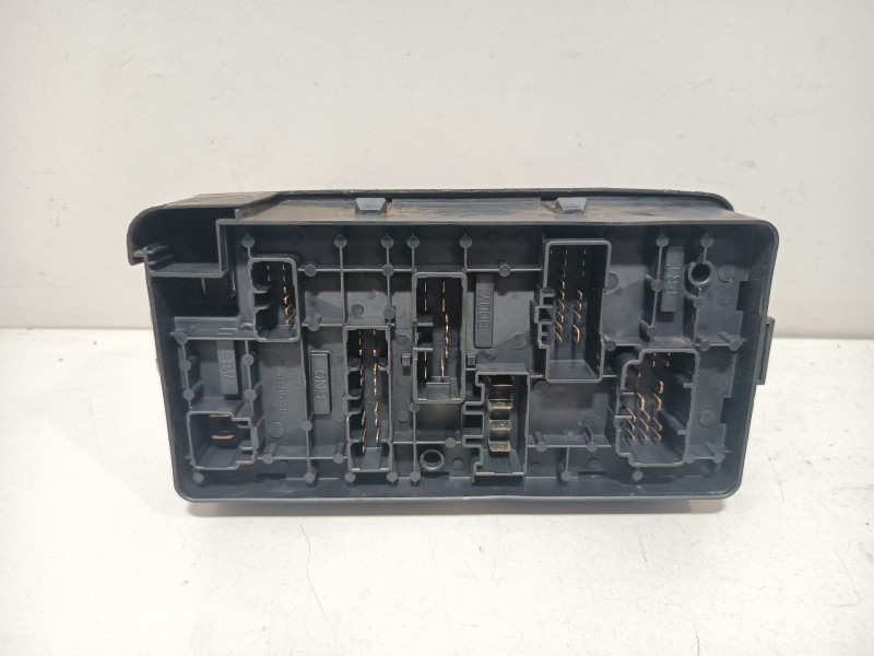 Recambio de caja reles / fusibles para chevrolet nubira station wagon 2.0 d referencia OEM IAM 96451738  