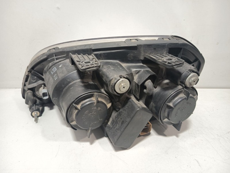 Recambio de faro derecho para chevrolet nubira station wagon 2.0 d referencia OEM IAM 96425286  