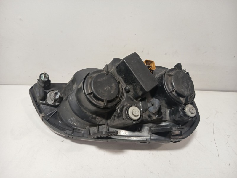 Recambio de faro izquierdo para chevrolet nubira station wagon 2.0 d referencia OEM IAM 96425285  