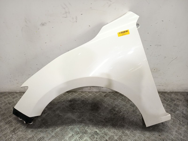 Recambio de aleta delantera izquierda para mazda 3 (bm, bn) 2.2 d referencia OEM IAM B45A52211B  