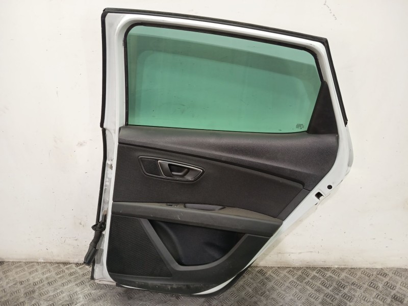 Recambio de puerta trasera derecha para seat leon st (5f8) 1.4 tsi referencia OEM IAM 5F4833056  
