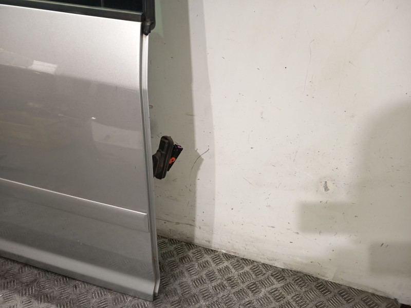 Recambio de puerta trasera derecha para volkswagen touran (1t1, 1t2) 2.0 tdi referencia OEM IAM 1T0833056S  