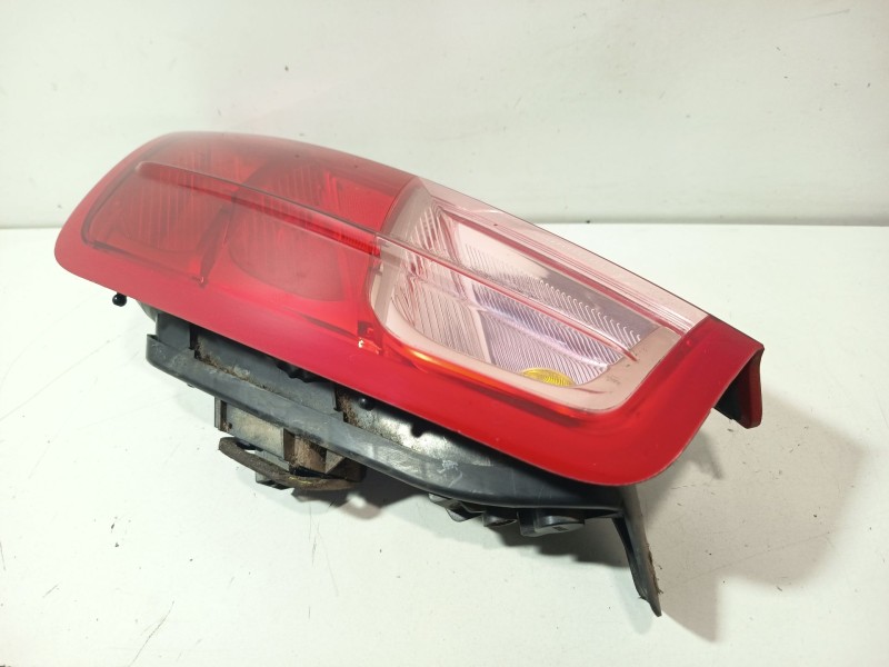 Recambio de piloto trasero derecho para fiat grande punto (199_) 1.3 d multijet referencia OEM IAM 27460202  