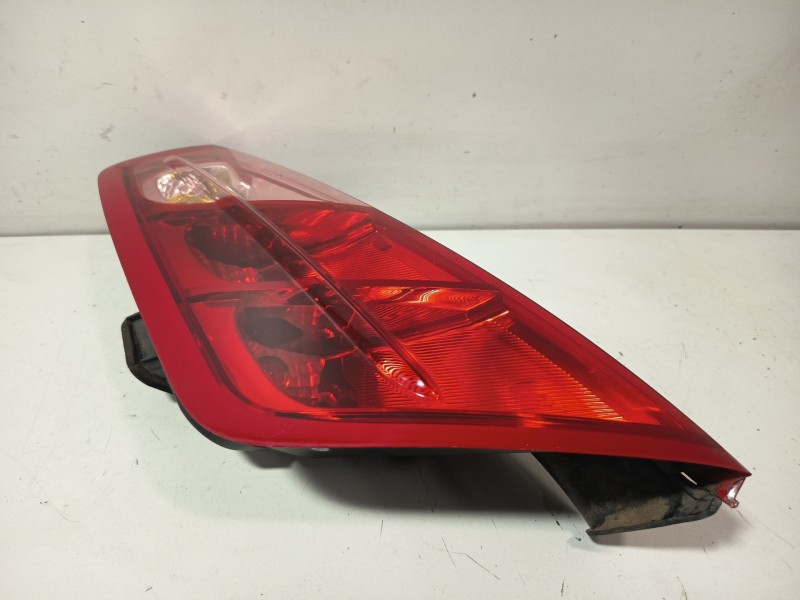 Recambio de piloto trasero izquierdo para fiat grande punto (199_) 1.3 d multijet referencia OEM IAM 27460102  