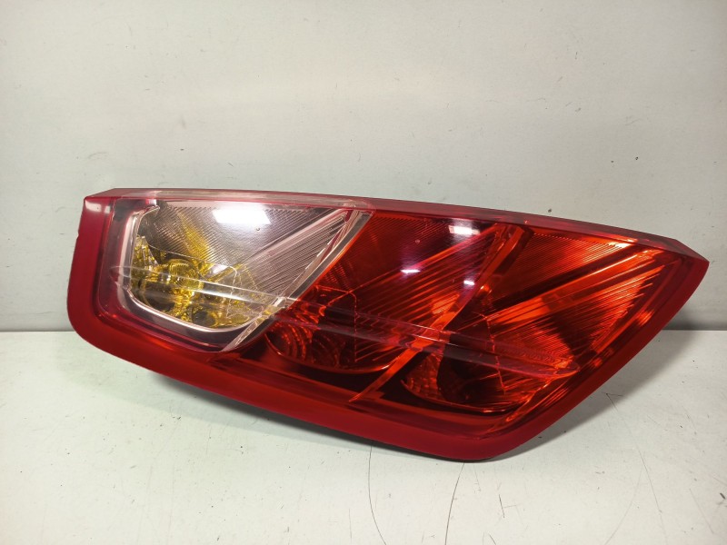 Recambio de piloto trasero izquierdo para fiat grande punto (199_) 1.3 d multijet referencia OEM IAM 27460102  