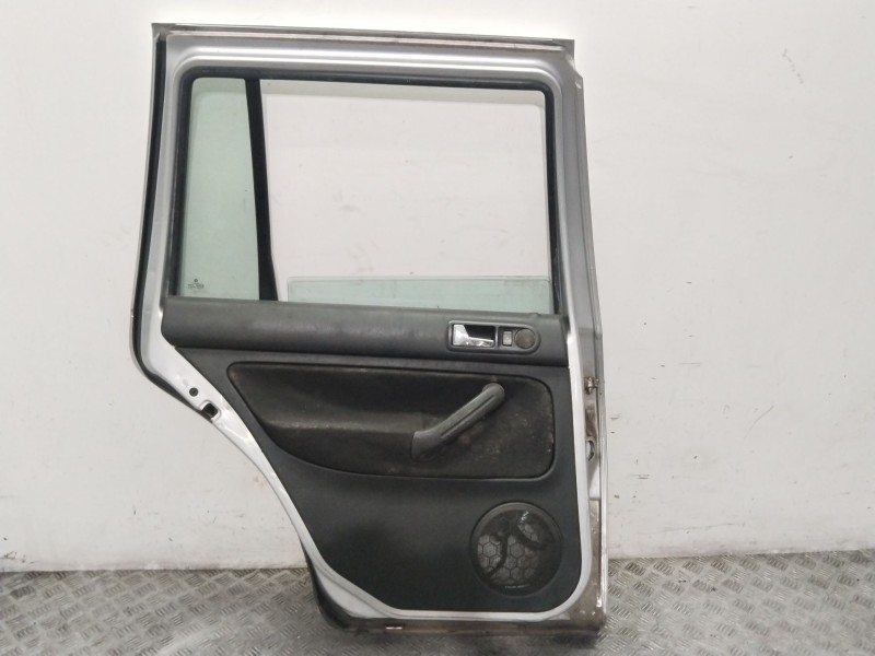 Recambio de puerta trasera izquierda para volkswagen golf iv (1j1) 1.6 16v referencia OEM IAM 1J6833055F  