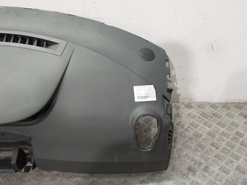 Recambio de salpicadero para renault scenic ii i- music referencia OEM IAM 8200494113  