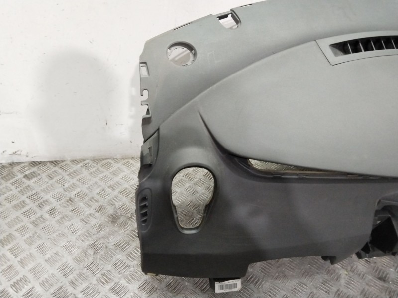 Recambio de salpicadero para renault scenic ii i- music referencia OEM IAM 8200494113  