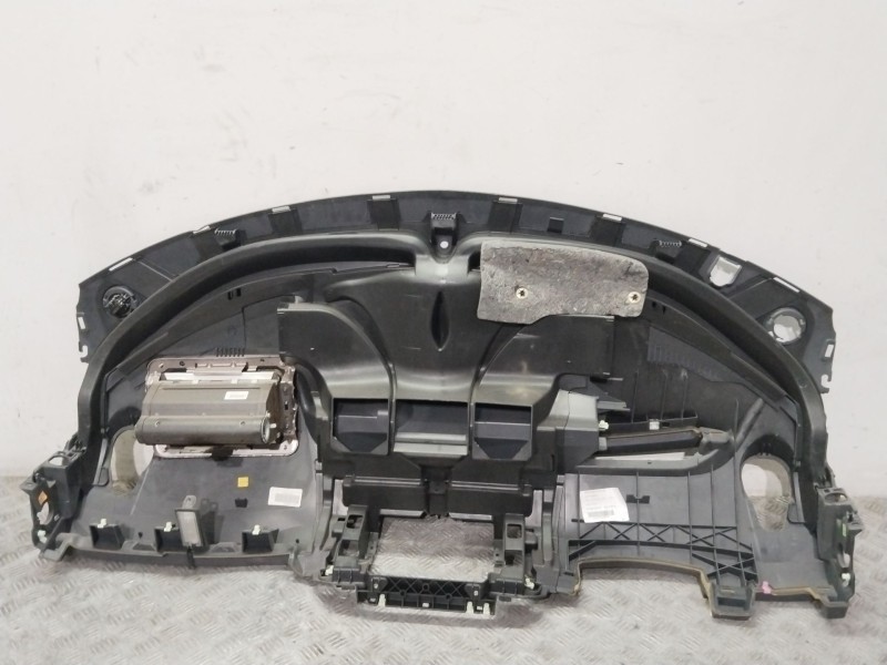 Recambio de salpicadero para renault scenic ii i- music referencia OEM IAM 8200494113  