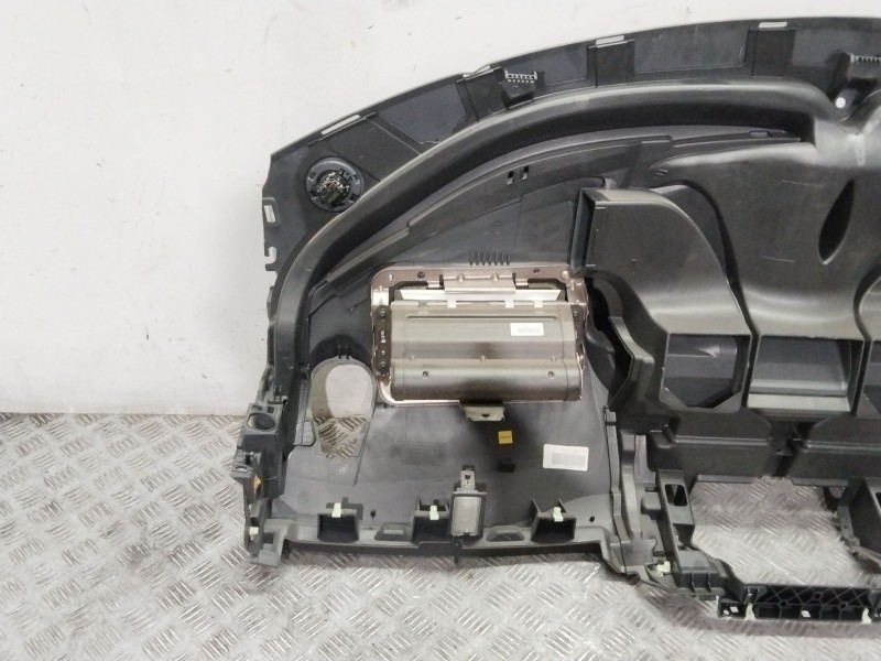 Recambio de salpicadero para renault scenic ii i- music referencia OEM IAM 8200494113  