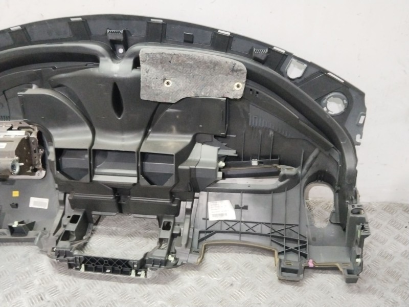 Recambio de salpicadero para renault scenic ii i- music referencia OEM IAM 8200494113  