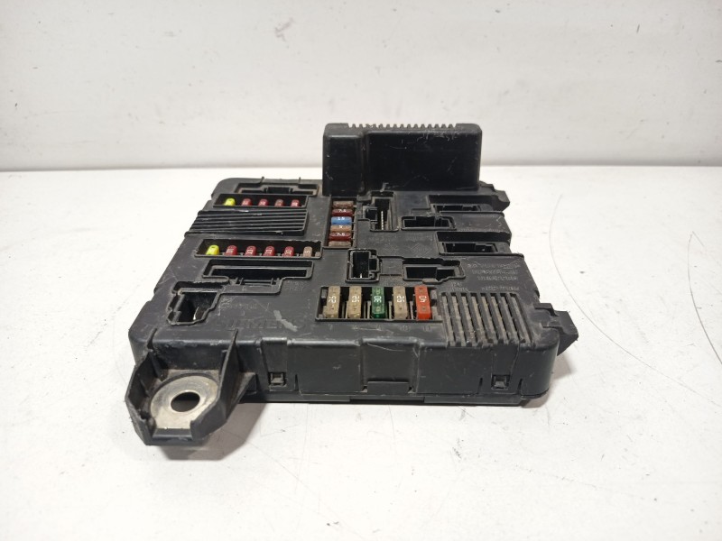 Recambio de caja reles / fusibles para renault scenic ii exception referencia OEM IAM 8200306032B  