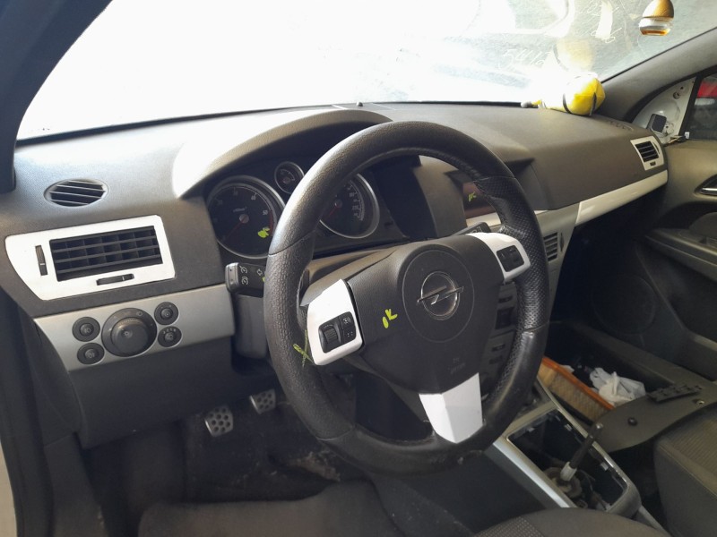 opel astra h gtc (a04) del año 2008