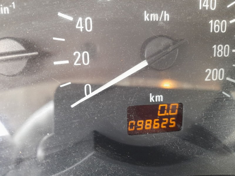 opel corsa c (x01) del año 2006