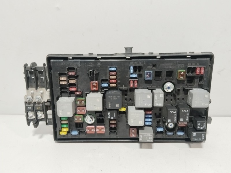 Recambio de caja reles / fusibles para chevrolet cruze (j300) 2.0 cdi referencia OEM IAM 13255300  