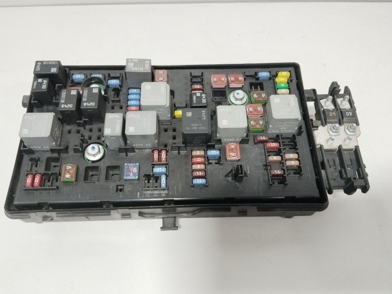 Recambio de caja reles / fusibles para chevrolet cruze (j300) 2.0 cdi referencia OEM IAM 13255300  