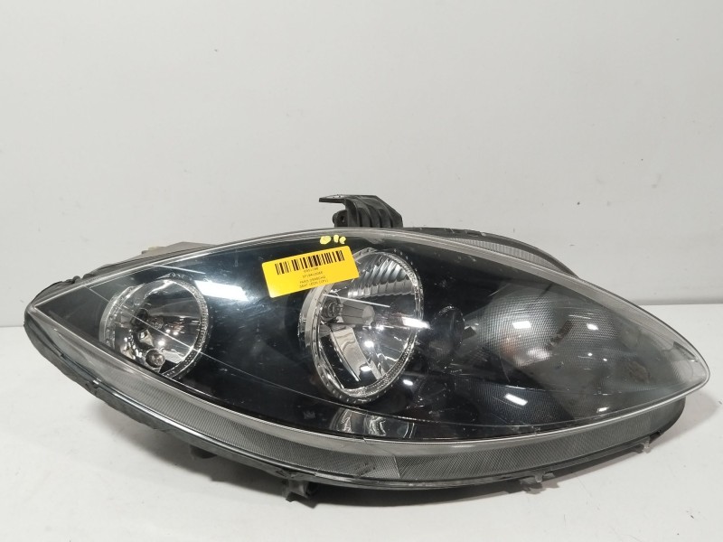 Recambio de faro derecho para seat leon (1p1) 1.6 referencia OEM IAM 5P1941006E  