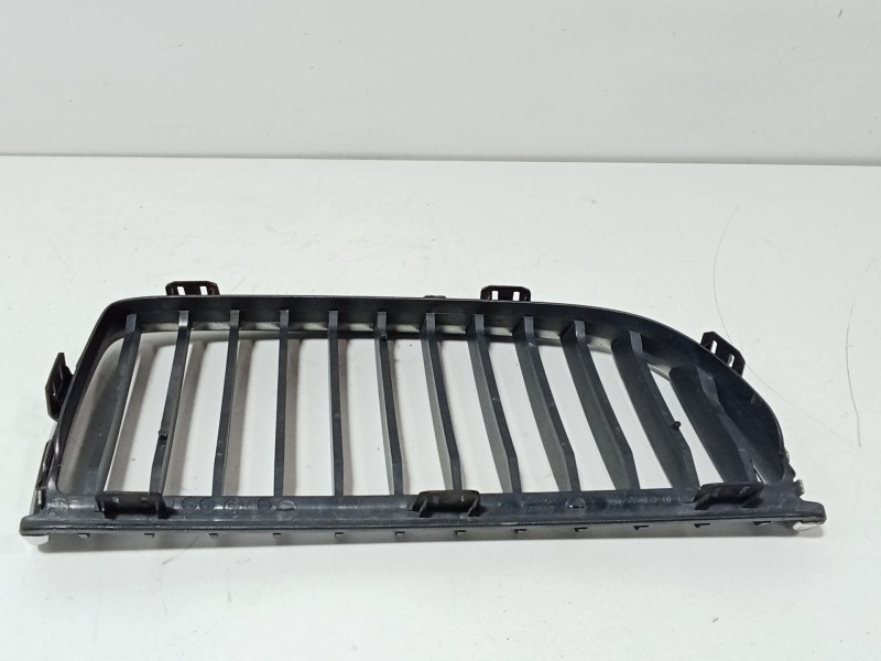 Recambio de rejilla delantera para bmw 3 touring (e91) 320 d referencia OEM IAM 22405910  IZQUIERDA