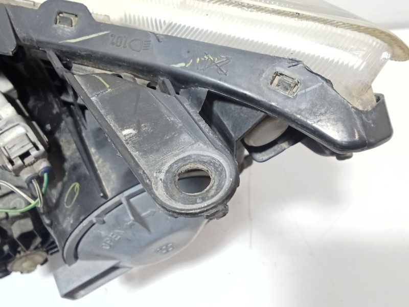 Recambio de faro derecho para toyota avensis (_t25_) 2.2 d-4d (adt251_) referencia OEM IAM   
