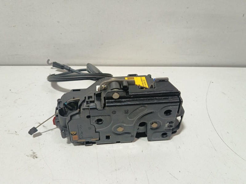 Recambio de cerradura puerta delantera derecha para volkswagen caddy ka/kb (2k) maxi life referencia OEM IAM 3D1837016  