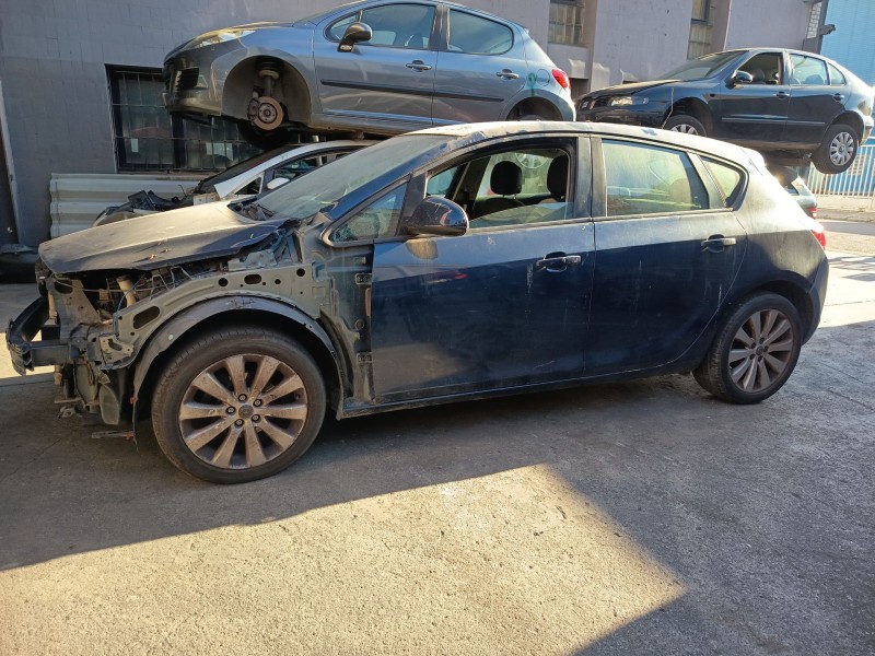 opel astra j (p10) del año 2010
