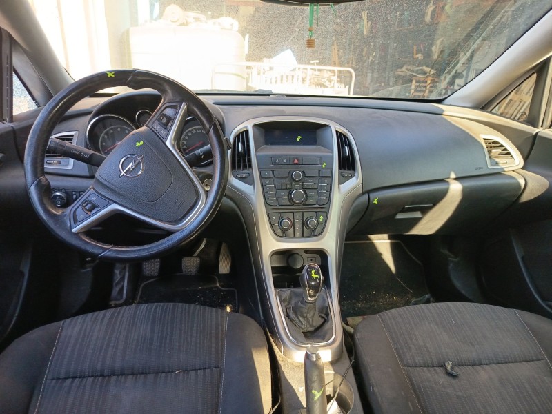 opel astra j (p10) del año 2010