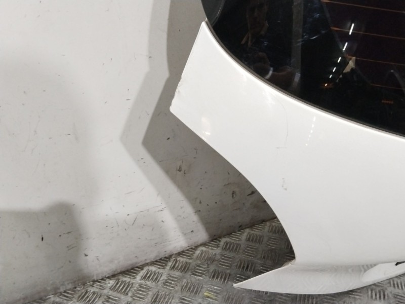 Recambio de porton trasero para peugeot 208 access referencia OEM IAM 9672664480  BLANCO