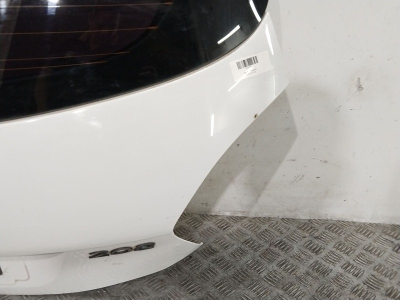 Recambio de porton trasero para peugeot 208 access referencia OEM IAM 9672664480  BLANCO