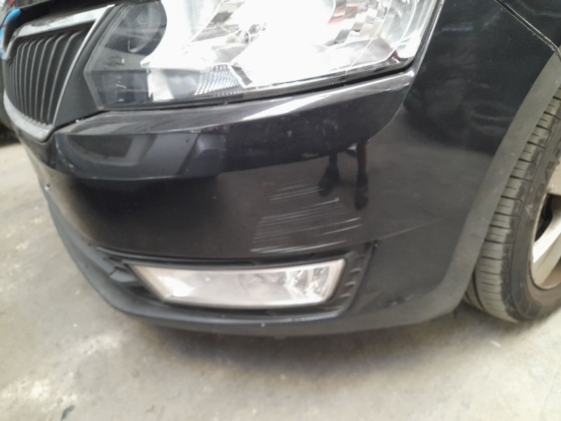 Recambio de paragolpes delantero para skoda rapid (nh3, nk3, nk6) 1.6 tdi referencia OEM IAM 5JA807221F  