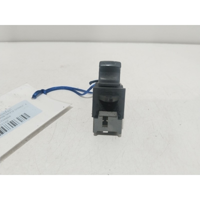MANDO ELEVALUNAS TRASERO DERECHO 8584021100HBJ  - imagen 1