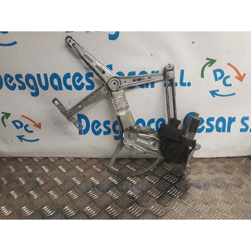 ELEVALUNAS DELANTERO DERECHO ELÉCTRICO 
