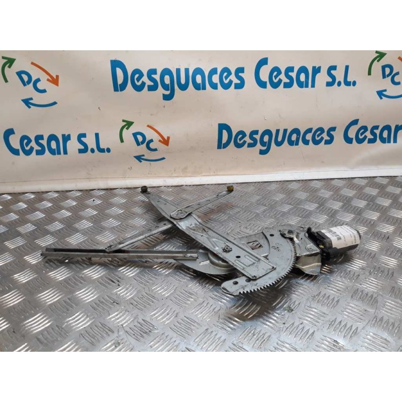 ELEVALUNAS DELANTERO DERECHO 
