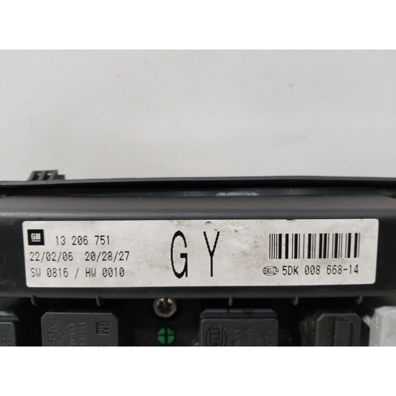 CAJA RELES / FUSIBLES 13206751  - imagen 2