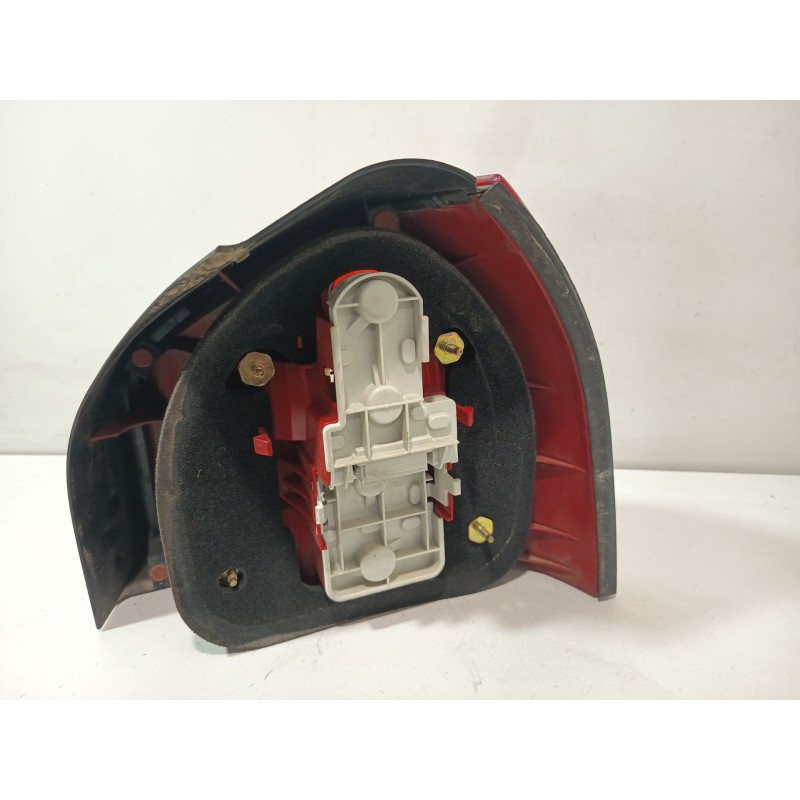 PILOTO TRASERO IZQUIERDO 8L0945095B  - imagen 4