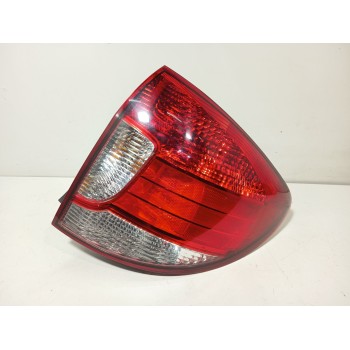 PILOTO TRASERO DERECHO 92402FD070 
