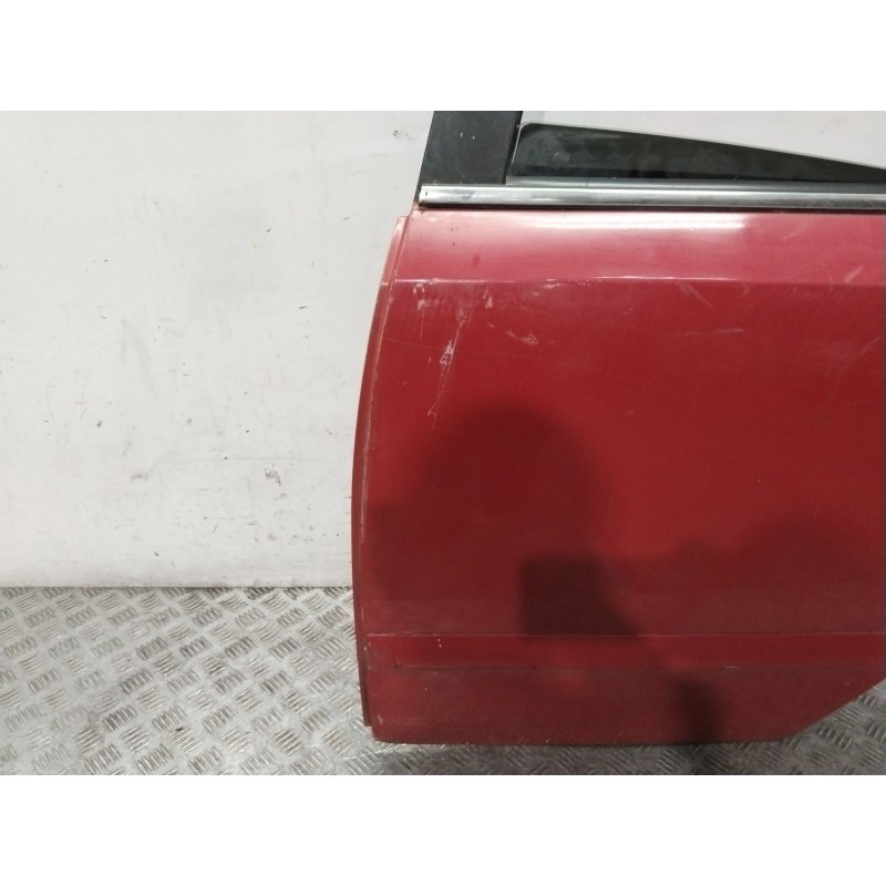 PUERTA TRASERA IZQUIERDA ROJO  - imagen 2