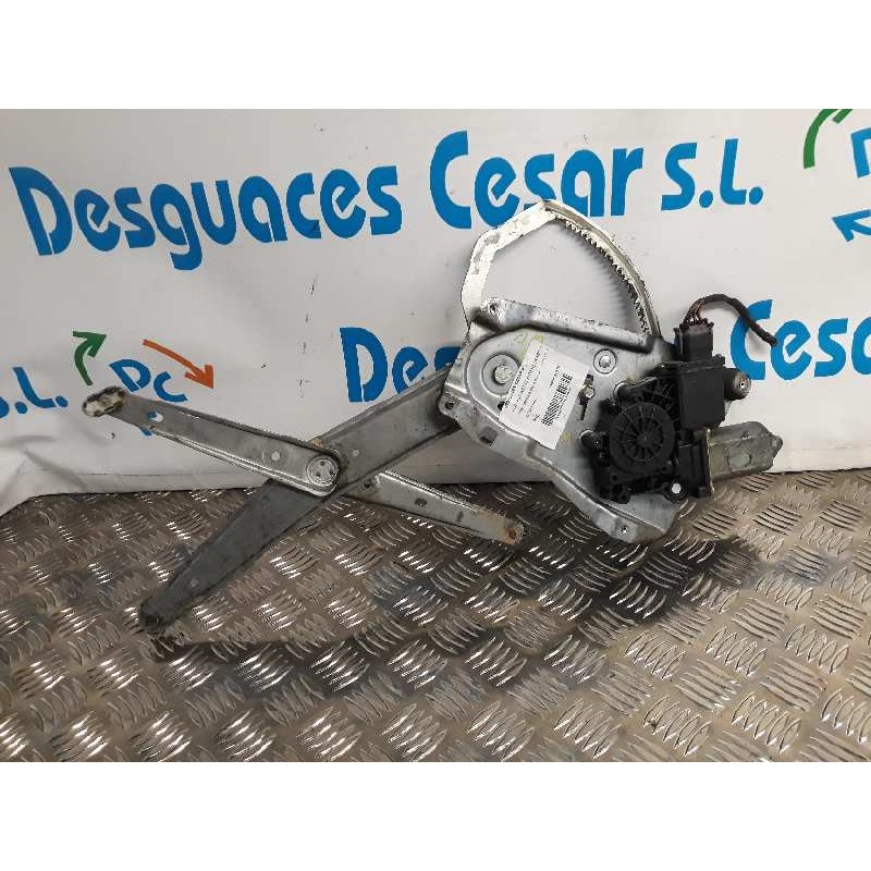 ELEVALUNAS DELANTERO DERECHO 